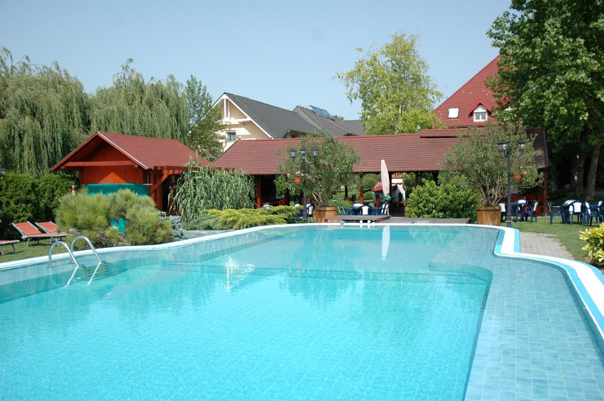 Piknik Wellness Hotel Siofok Exterior photo