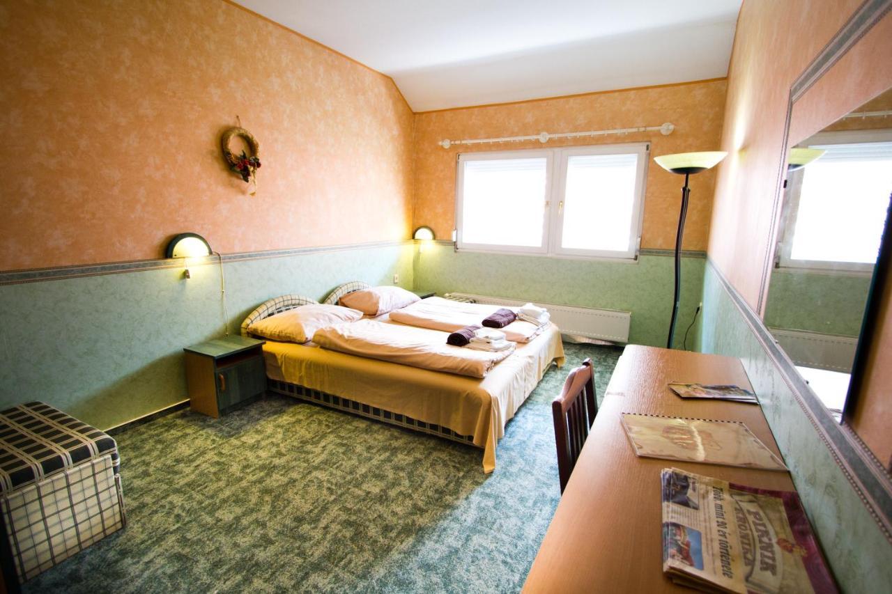 Piknik Wellness Hotel Siofok Exterior photo